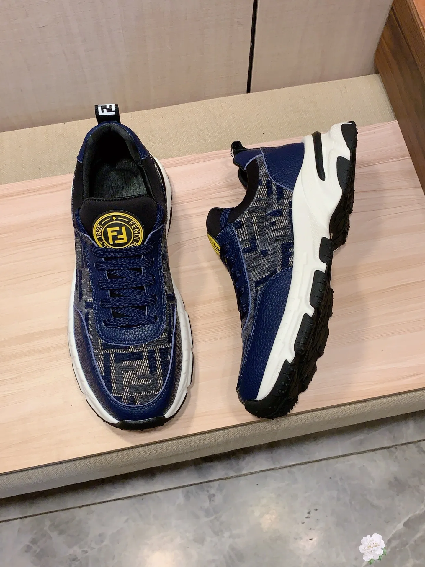 Men's men's shoes💰460💰💰🎩🎩[Lightning][Lightning] "FENDI*" The latest and most popular casual shoes, top brand [Seduce] luxury~purchase, top~quality. [Strong] The upper is made of imported breathable cowhide with material ➕ breathable sheepskin feet (•) and fine workmanship. The original stylish and stylish soft rubber wear-resistant and non-slip outsole is light and comfortable on the feet. The real thing looks better when photographed in person. 111: code: 38-44, 3️⃣ colors selected
